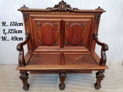 Regency Hall bench in walnut