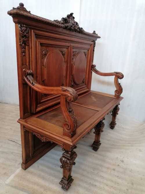 Regency Hall bench in walnut