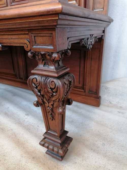 Regency Hall bench in walnut