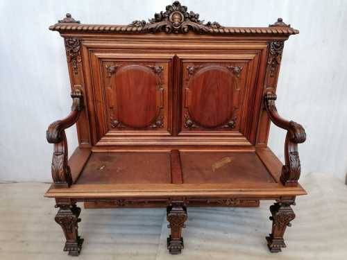 Regency Hall bench in walnut