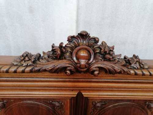 Regency Hall bench in walnut