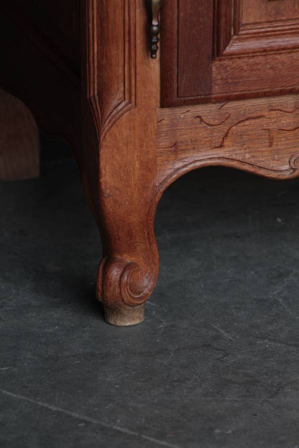 Solid Oak 2 Door Louis XV style buffet