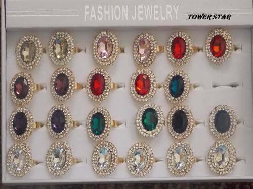 NEW!!!!  RING WITH HUGE SWAROVSKI CHARACTERISTICS FITS SIZE 5 TO 25 Free import