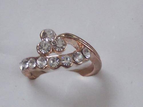 ITALIAN DESIGNER GOLD RING WITH SIM DIAMANTE SIZE 17,18,19