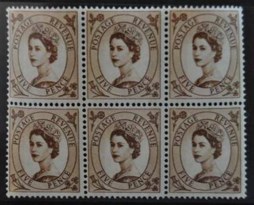 GREAT BRITAIN QUEEN ELIZABETH II - 5p BLOCK OF STAMPS - L/H/M
