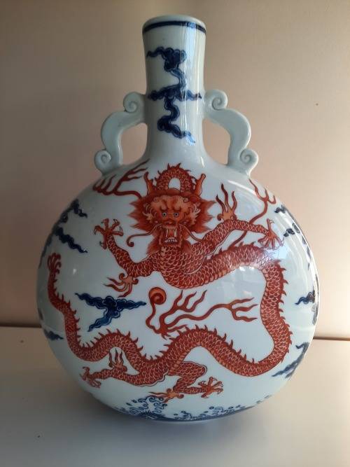 Chinese `Dragon Vase` Stunning