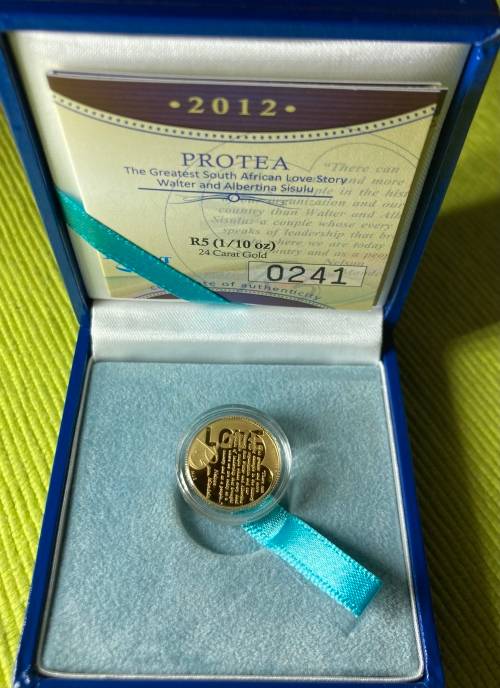 2012 GR5 (1/10oz) Protea series: Walter and Albertina Sisulu