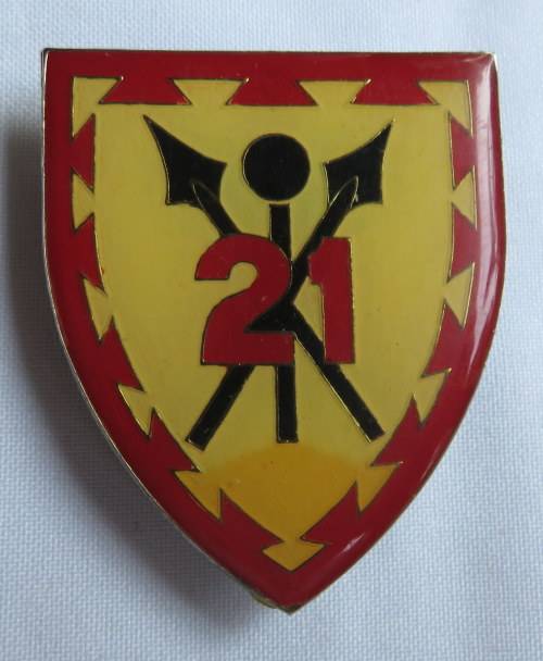 21 BATTALION WHITE TYPE FLASH-3 PINS-ONE REPLACED