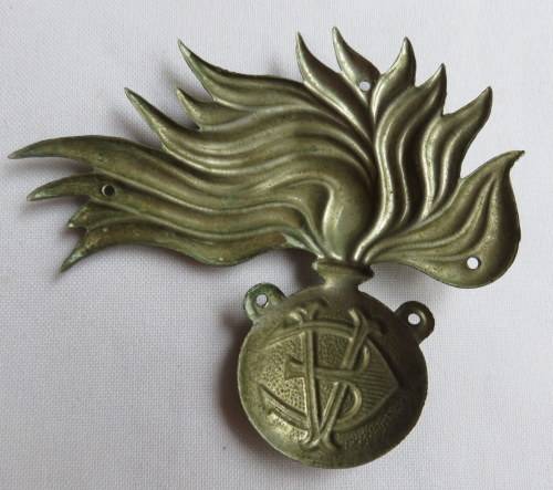 WW2 ITALIAN CAP BADGE-MEASURES 91X78MM