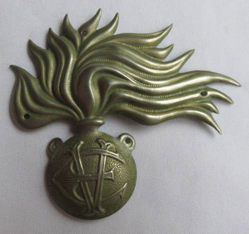 WW2 ITALIAN CAP BADGE-MEASURES 91X78MM