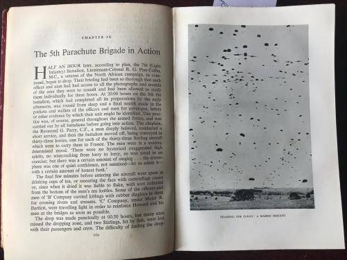 THE RED BERET-THE STORY OF THE PARACHUTE REGIMENT 1940-45- HARDCOVER -1ST EDITION PUBLISHED 1950-333
