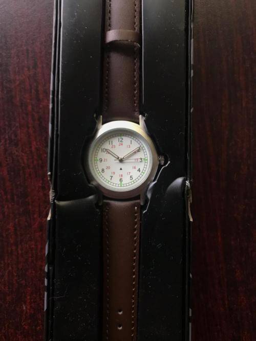 REPLICA OF THE BRITISH PARATROOPERS WATCH WW2-COMES WITH 15 PAGE BOOKLET ON THE HISTORY BEHIND IT