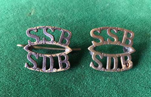 SPECIAL SERVICE BATTALION BRASS TITLE PAIR-1934-51-LUGS INTACT