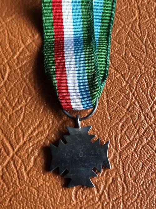 MINIATURE RHODESIA DEFENCE CROSS FOR DISTINGUISHED SERVICE (D.C.D.)