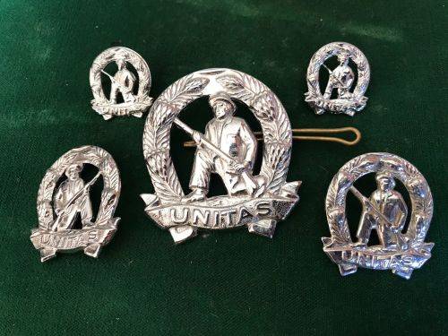 COMMANDOS CHROME CAP,COLLARS AND MESS DRESS COLLARS-WORN FROM 1970`S-ONE PIN ON THE COLLAR MISSING