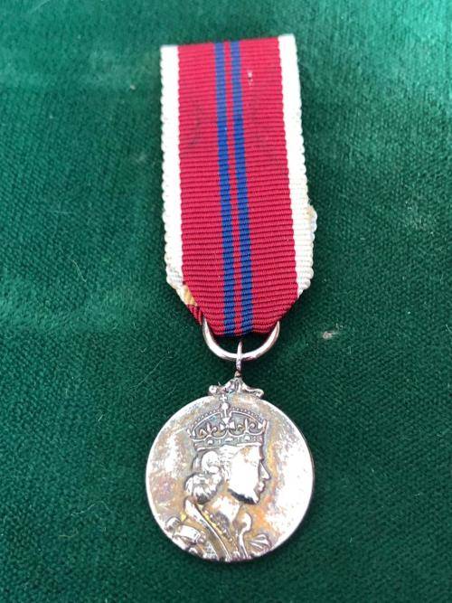 MINIATURE CORONATION MEDAL 1953