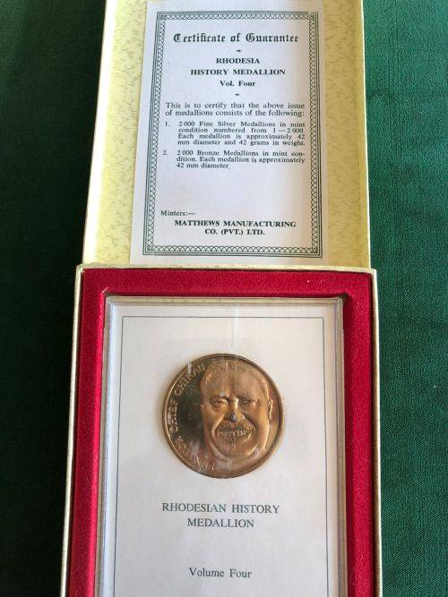 RHODESIA HISTORY BRONZE MEDALLION VOLUME 4-SENATOR CHIEF CHIRAU-SIZE 42MM-GILDED BRONZE -MASS 33,9GR