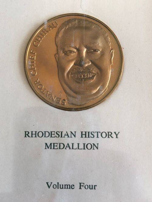 RHODESIA HISTORY BRONZE MEDALLION VOLUME 4-SENATOR CHIEF CHIRAU-SIZE 42MM-GILDED BRONZE -MASS 33,9GR