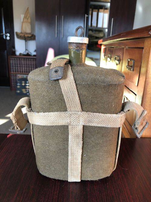 PATTERN 37-WW2 WATER BOTTLE WITH CARRIER AND STOPPER