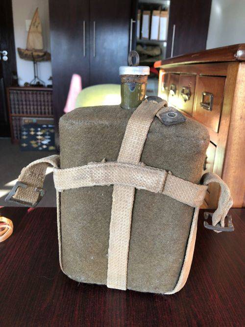 PATTERN 37-WW2 WATER BOTTLE WITH CARRIER AND STOPPER