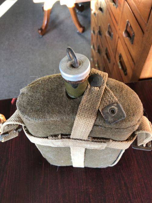 PATTERN 37-WW2 WATER BOTTLE WITH CARRIER AND STOPPER