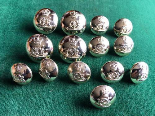 ROYAL ARTILLERY GILT TUNIC BUTTONS-14 SOLD TOGETHER-DIAMETER 20 AND 25 MM