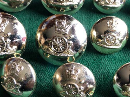 ROYAL ARTILLERY GILT TUNIC BUTTONS-14 SOLD TOGETHER-DIAMETER 20 AND 25 MM