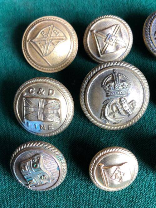 MIXED LOT OF 11 NAVY BUTTONS-DIAMETERS 23,19 AND 17 MM