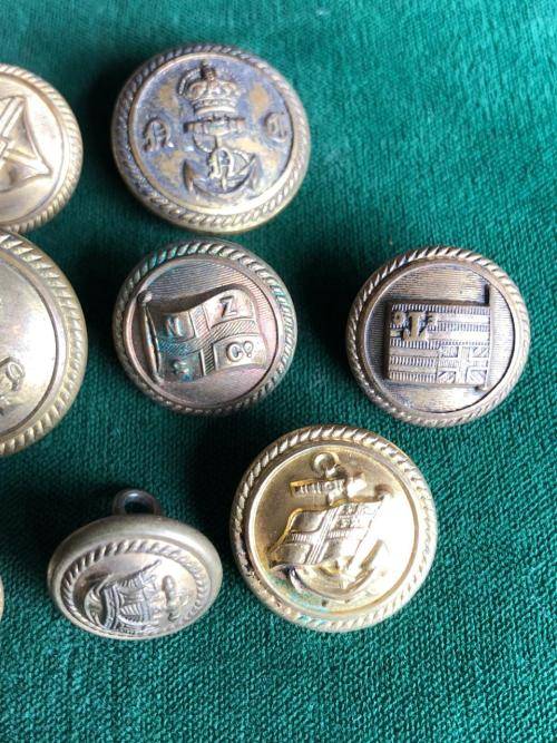 MIXED LOT OF 11 NAVY BUTTONS-DIAMETERS 23,19 AND 17 MM