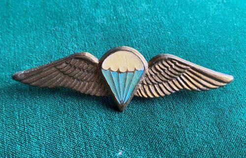 SA PARACHUTE BASIC PARATROOPER WING -8 JUMPS OR MORE-GILDING METAL WITH ENAMEL CENTRE(LUCITE COATED)