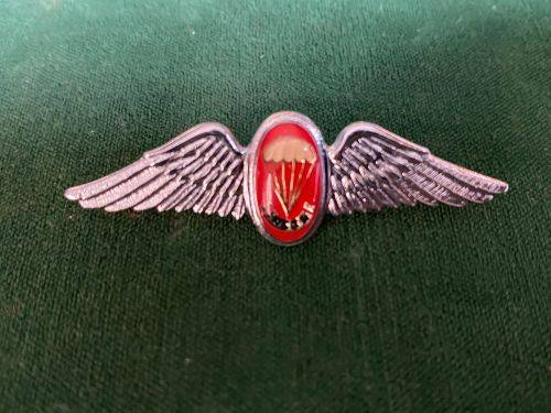 SA PARACHUTE FREEFALL INSTRUCTOR CHROME AND ENAMEL CENTRE,MESS DRESS WING-WORN FROM THE 1970`S-LUCIT