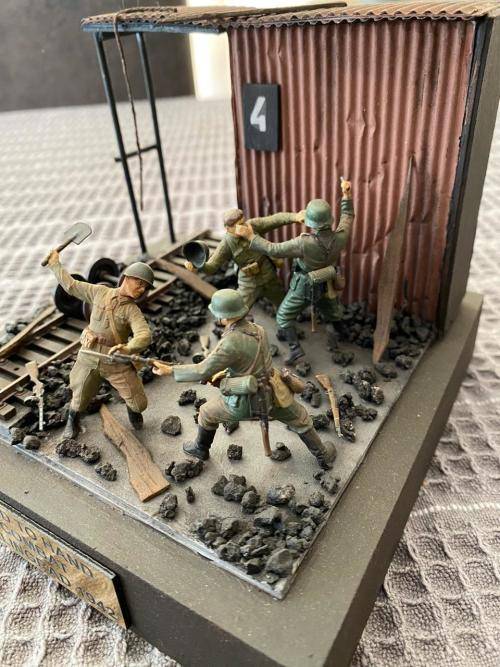 WW2 GERMAN-HAND TO HAND COMBAT STALINGRAD 1942-MADE FROM PLASTIC AND WOOD WITH GLASS COVER-MODEL MEA