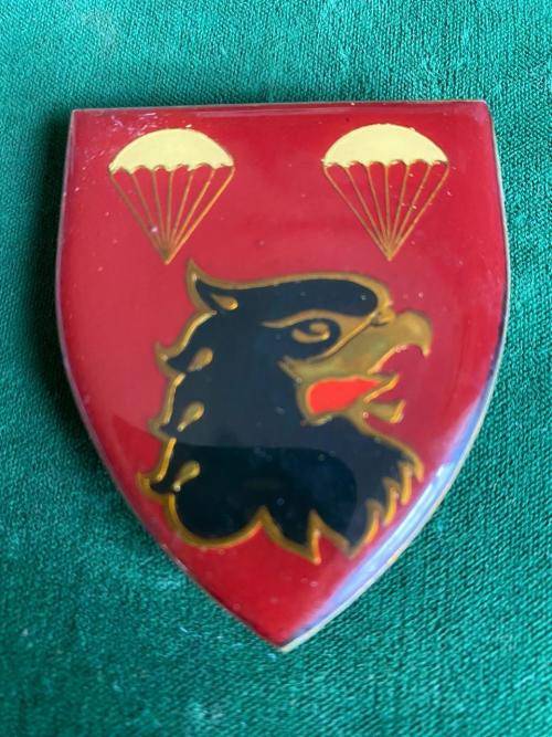 2 PARACHUTE BATTALION FLASH- 3 PINS- ORIGINAL