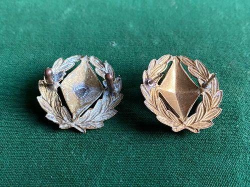 KIMBERLEY BI/M COLLAR BADGE PAIR-WORN FOMN 1922-LUGS + PINS INTACT