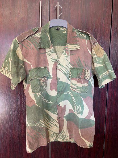 RHODESIAN CAMO SHORT SLEEVE SHIRT -SIZE MEDIUM-MEASURES 55CM ARMPIT TO ARMPIT -MAKERS LABEL PARAMOUN