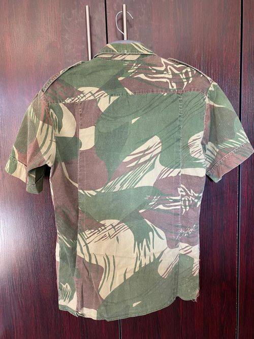 RHODESIAN CAMO SHORT SLEEVE SHIRT -SIZE MEDIUM-MEASURES 55CM ARMPIT TO ARMPIT -MAKERS LABEL PARAMOUN