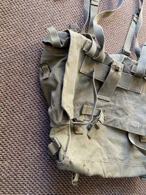 RHODESIAN PATTERN 64 LARGE BACK PACK 2X SIDE POCKETS,USED BUT GOOD CONDITION-MEASURES 45X40CM