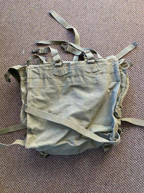 RHODESIAN PATTERN 64 LARGE BACK PACK 2X SIDE POCKETS,USED BUT GOOD CONDITION-MEASURES 45X40CM