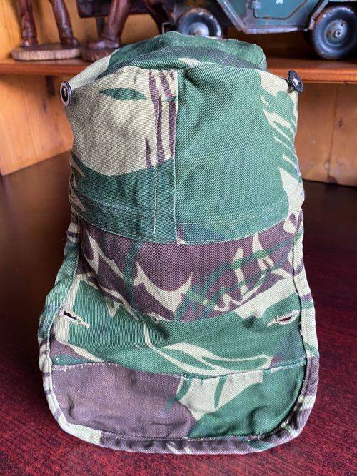RHODESIAN CAMO FLAP CAP-INSIDE RING MEASURES 52 CM-THIS CAP IS IN VERY GOOD CONDITION-HARDLY WORN