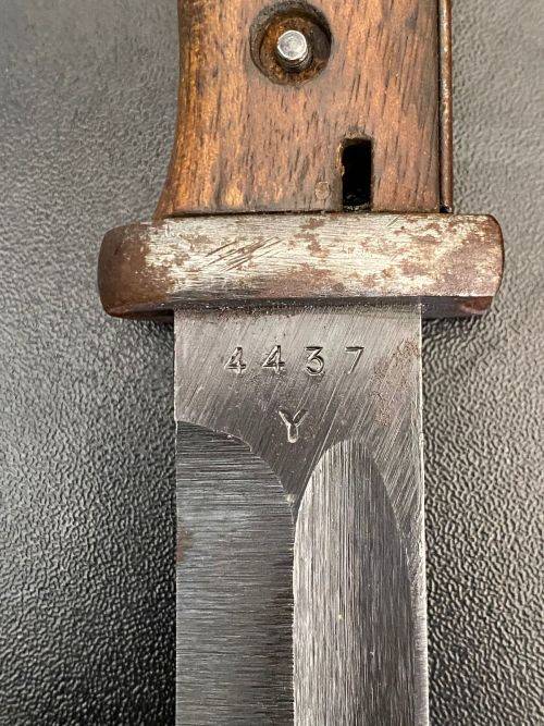 GERMAN WW1 584/98 BAYONET WITH STANDARD WW1 SCABBARD AND LEATHER FROG-OVERALL LENGTH 38,5 CM