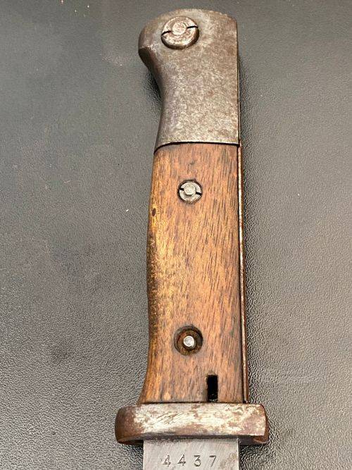 GERMAN WW1 584/98 BAYONET WITH STANDARD WW1 SCABBARD AND LEATHER FROG-OVERALL LENGTH 38,5 CM