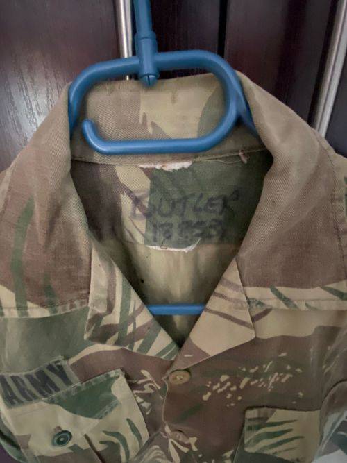 RHODESIA CAMO SHORT SLEEVE SHIRT-SIZE SMALL-MEASURES 50CM ARMPIT TO ARMPIT-PLEASE NOTE DAMAGE-LOOK A