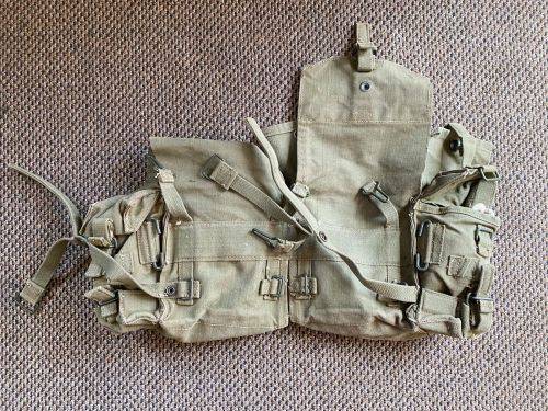 RHODESIA PATTERN 63 KIDNEY POUCHES-ALL CLIPS AND STRAPS CDOMPLETE