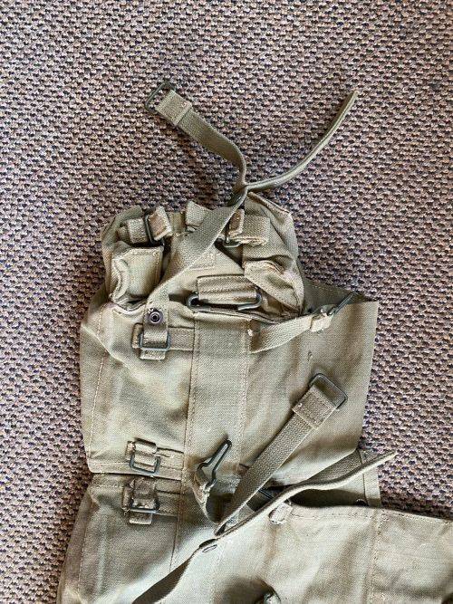 RHODESIA PATTERN 63 KIDNEY POUCHES-ALL CLIPS AND STRAPS CDOMPLETE