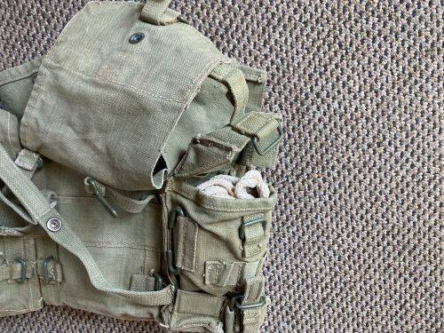 RHODESIA PATTERN 63 KIDNEY POUCHES-ALL CLIPS AND STRAPS CDOMPLETE