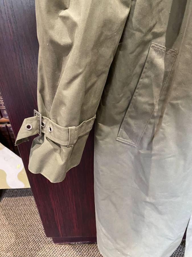 WEST GERMAN,MILITARY ISSUE RAIN COAT HIGH QUALITY IN ALMOST UNWORN CONDITION-SIZE MEDIUM TO LARGE-ME