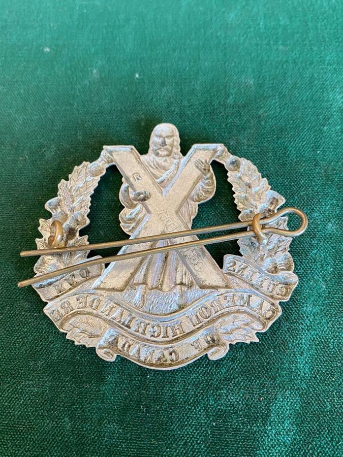 CAMERON HIGHLANDERS OF CANADA CAP BADGE- 2 LUGS