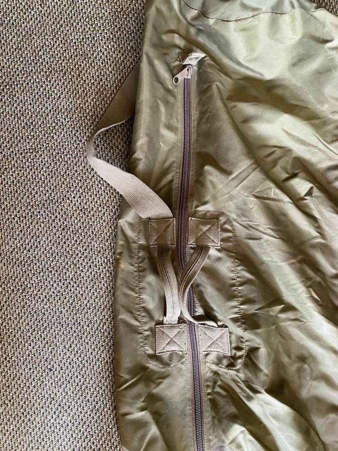 SADF PERIOD NYLON DUFFLE BAG IN VERY GOOD CONDITION-ZIPPER INTACT