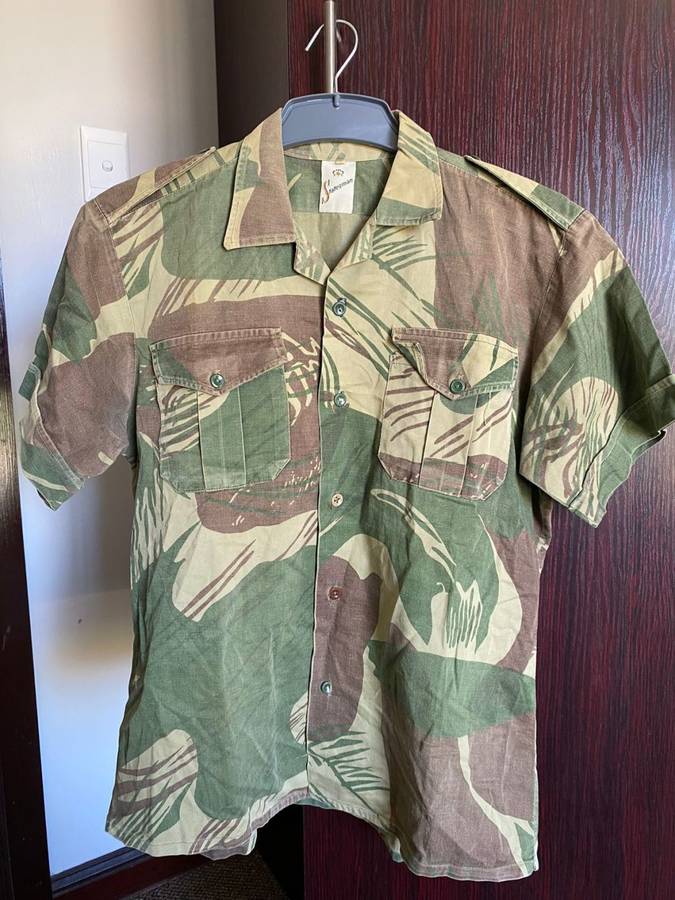 RHODESIAN SHORT SLEEVE SHIRT-SIZE MEDIUM-MEASURES 60 CM ARMPIT TO ARMPIT-MAKERS LABEL STATESMAN USED
