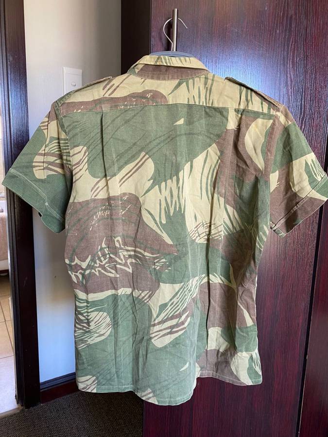 RHODESIAN SHORT SLEEVE SHIRT-SIZE MEDIUM-MEASURES 60 CM ARMPIT TO ARMPIT-MAKERS LABEL STATESMAN USED